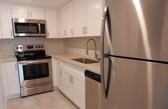 400 N Surf Rd, Unit 303 in Hollywood, FL - Building Photo - Building Photo