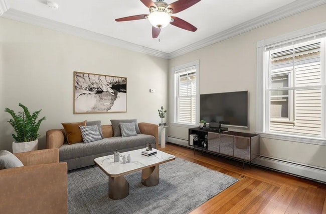 11 Woodlawn St, Unit 1