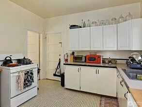 5619 16th Ave NE in Seattle, WA - Building Photo - Building Photo