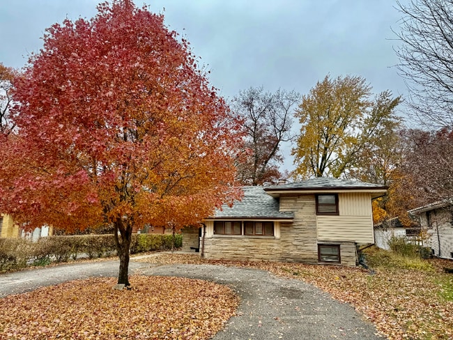 18104 Paxton Ave in Lansing, IL - Building Photo - Building Photo