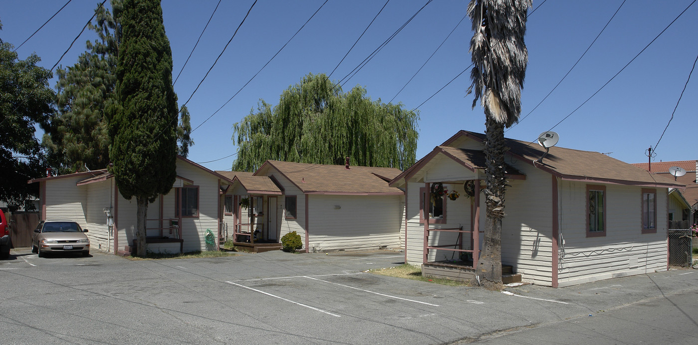 88 Madison in Pittsburg, CA - Building Photo