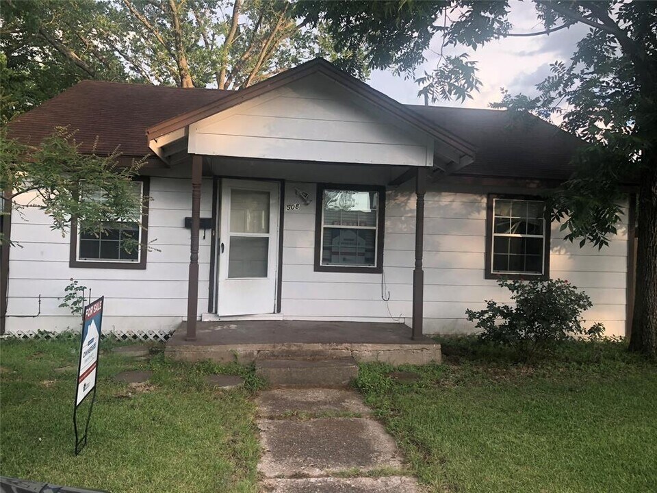 508 Teague St in Navasota, TX - Foto de edificio
