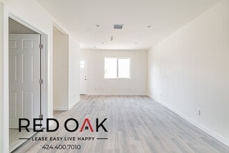 1028 W 110th St-Unit -5 in Los Angeles, CA - Building Photo - Building Photo
