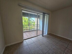 120 Sparrow Dr in Royal Palm Beach, FL - Building Photo - Building Photo
