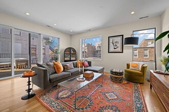 2016 W Rice St in Chicago, IL - Building Photo - Building Photo