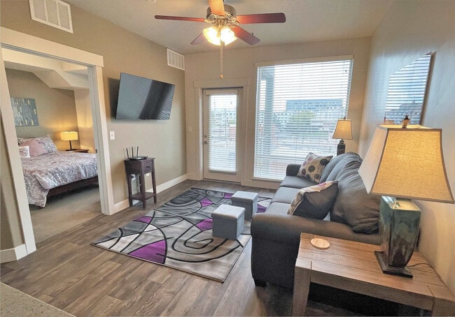 460 E 400 S in Salt Lake City, UT - Foto de edificio - Building Photo