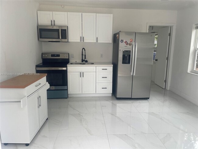 property at 809 NW 15th Terrace