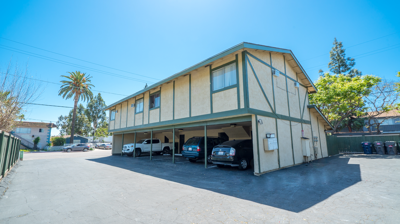 318 Townhomes in Escondido, CA - Building Photo