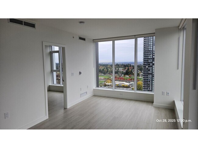 13675-1107A 107A Ave in Surrey, BC - Building Photo - Building Photo