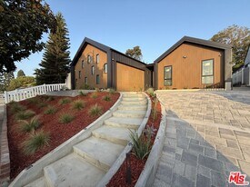 8320 Loyola Blvd in Los Angeles, CA - Building Photo