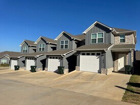 Aria Village in Whitehouse, TX - Building Photo