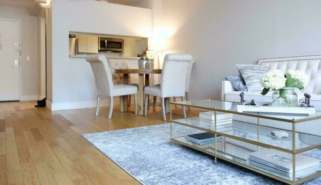 260 W 26th St