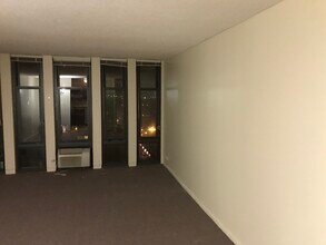 6700 S South Shore Dr, Unit 18D in Chicago, IL - Foto de edificio - Building Photo
