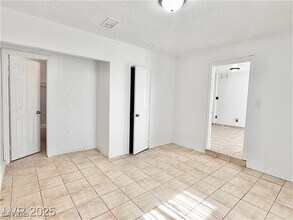 3209 El Morro Ave in Las Vegas, NV - Building Photo - Building Photo