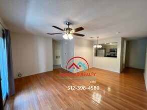 402 N Fredericksburg St in San Marcos, TX - Building Photo - Building Photo