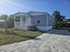 16087 St John's Cir in North Fort Myers, FL - Building Photo