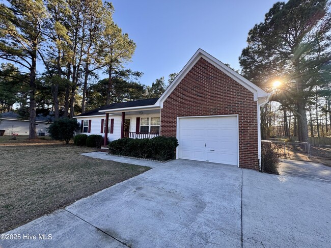 105 Sweet Water Dr in Jacksonville, NC - Building Photo - Building Photo