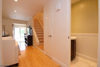 829 Poplar Ct in Flemington, NJ - Building Photo - Building Photo