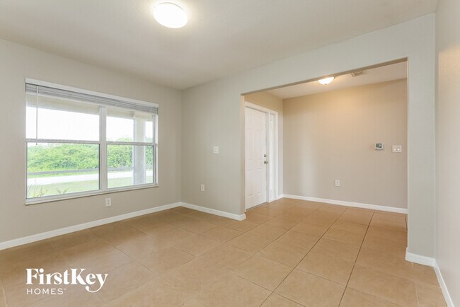 618 Chavers St E in Lehigh Acres, FL - Building Photo - Building Photo