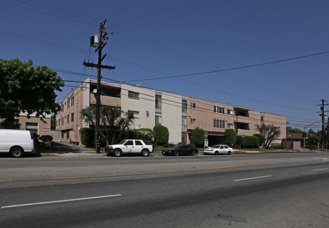 The Empress Apartments in Van Nuys, CA - Building Photo - Building Photo