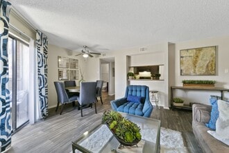 Creekside on the Green in Garland, TX - Foto de edificio - Building Photo