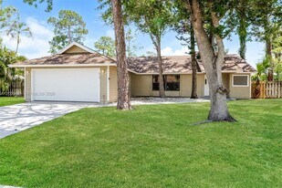 878 Daffodil Dr in Wellington, FL - Building Photo