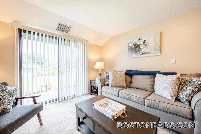 28 Forest Acres Dr in Haverhill, MA - Building Photo