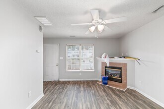 103 Woodlake Ct in Jacksonville, NC - Building Photo - Building Photo