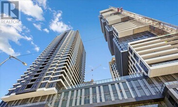 4015 The Exchange in Mississauga, ON - Building Photo - Building Photo