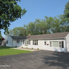 5 Sunset Dr in Latham, NY - Building Photo - Building Photo
