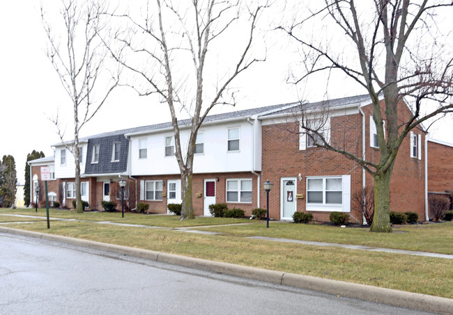 1720 Queenswood Dr in Findlay, OH - Foto de edificio - Building Photo