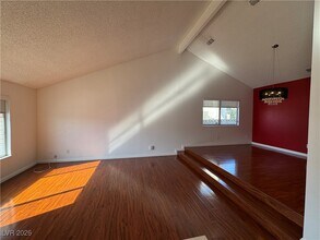 6328 O'Bannon Dr in Las Vegas, NV - Foto de edificio - Building Photo