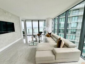 650 NE 32nd St in Miami, FL - Building Photo