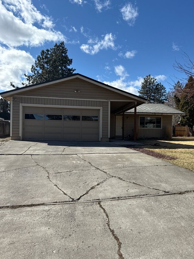 2783 NE Sandy Dr in Bend, OR - Building Photo - Building Photo