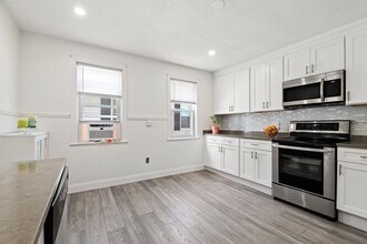 107 Belle Ave, Unit 1 in Medford, MA - Foto de edificio - Building Photo