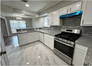 3023 Mosby Dr in Sugar Land, TX - Building Photo - Building Photo