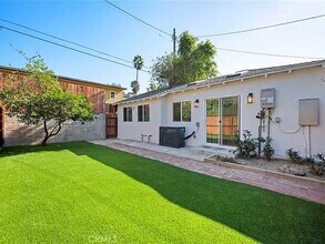 5518 Simpson Ave in Valley Village, CA - Building Photo - Building Photo