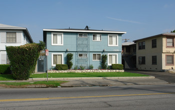 7228 Hazeltine Ave in Van Nuys, CA - Building Photo - Building Photo