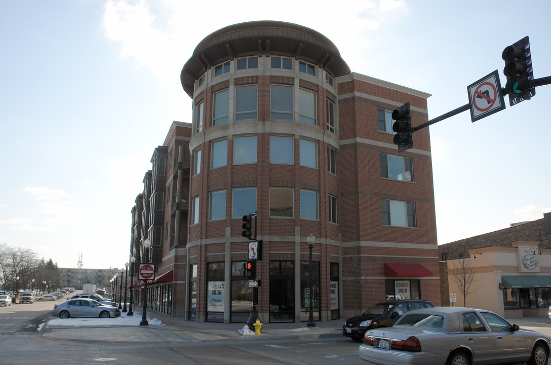 Acadia on the Green in Downers Grove, IL - Building Photo