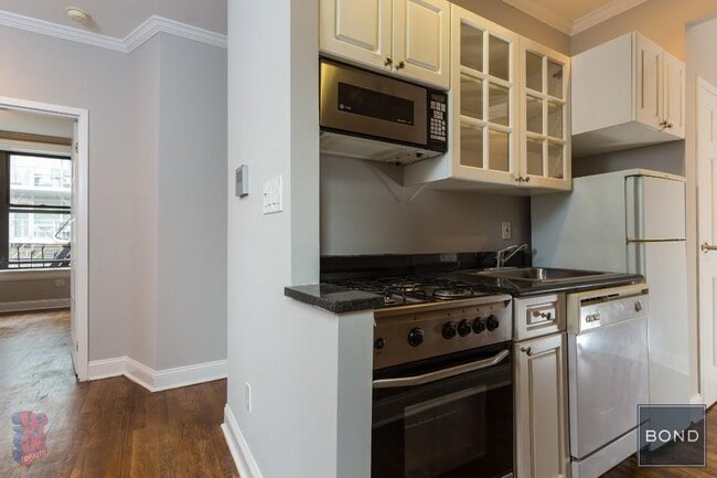 432 E 13th St, Unit 38 in New York, NY - Building Photo - Building Photo