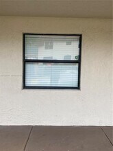 911 NE 209th Terrace in North Miami Beach, FL - Foto de edificio - Building Photo