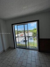 13455 NE 10th Ave, Unit 405 in North Miami, FL - Foto de edificio - Building Photo