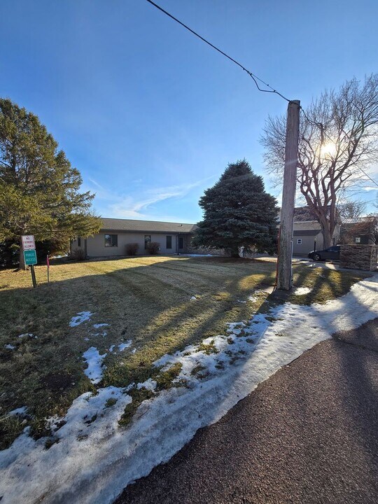 119 S Harmon Dr in Mitchell, SD - Building Photo