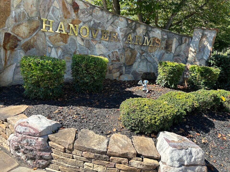 321 Hanover Arms Ct in Winston-Salem, NC - Building Photo