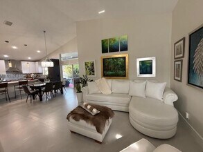 700 Sand Creek Cir in Weston, FL - Building Photo - Building Photo