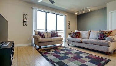 4605 Cedar Springs Rd, Unit Westside Condos in Dallas, TX - Foto de edificio - Building Photo