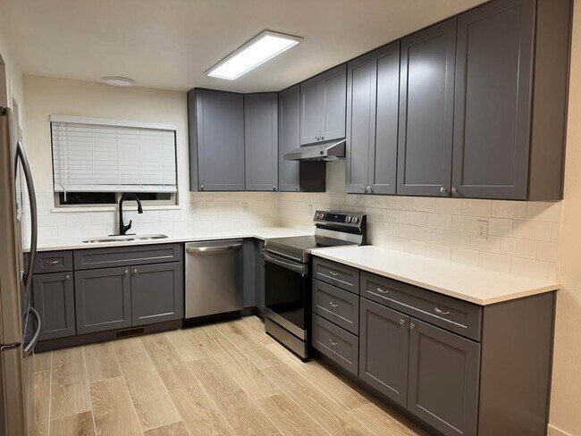 44 E 1000 S in Orem, UT - Foto de edificio - Building Photo