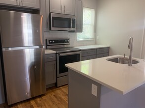 12 Harding St, Unit 1 in Cambridge, MA - Building Photo - Building Photo