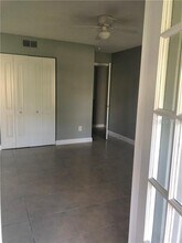 5156 Conroy Rd-Unit -1112 in Orlando, FL - Foto de edificio - Building Photo