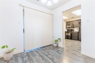 4955 Regal Bluff in Mesquite, TX - Foto de edificio - Building Photo